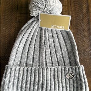NWT Michael Kors Gray Silver Ribbed Hat Pom Beanie Warm Chic Ski Snow